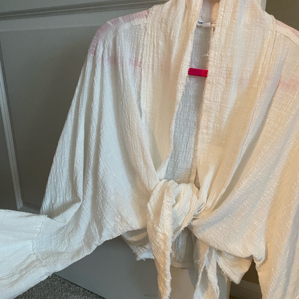 Gauzy front tie top sz S